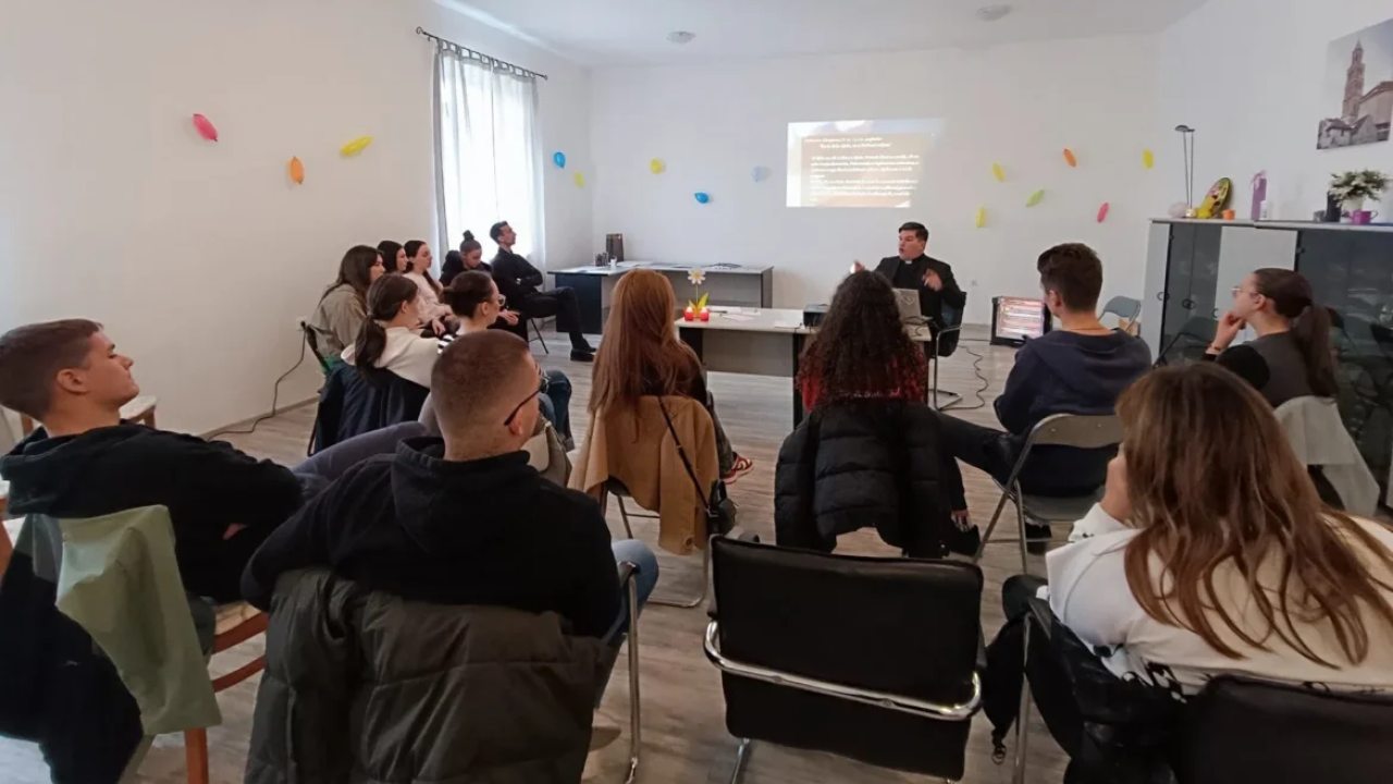 Održana 'Schola orandi' za mlade u Šibeniku