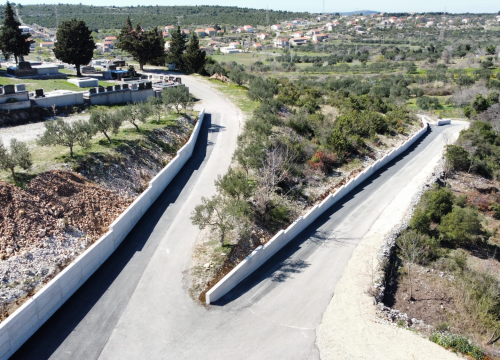Fotografija 3 - Potporni zid u Danilu, plato na zatonskom groblju i zid u Ulici sv. Spasa napokon su dovršeni
