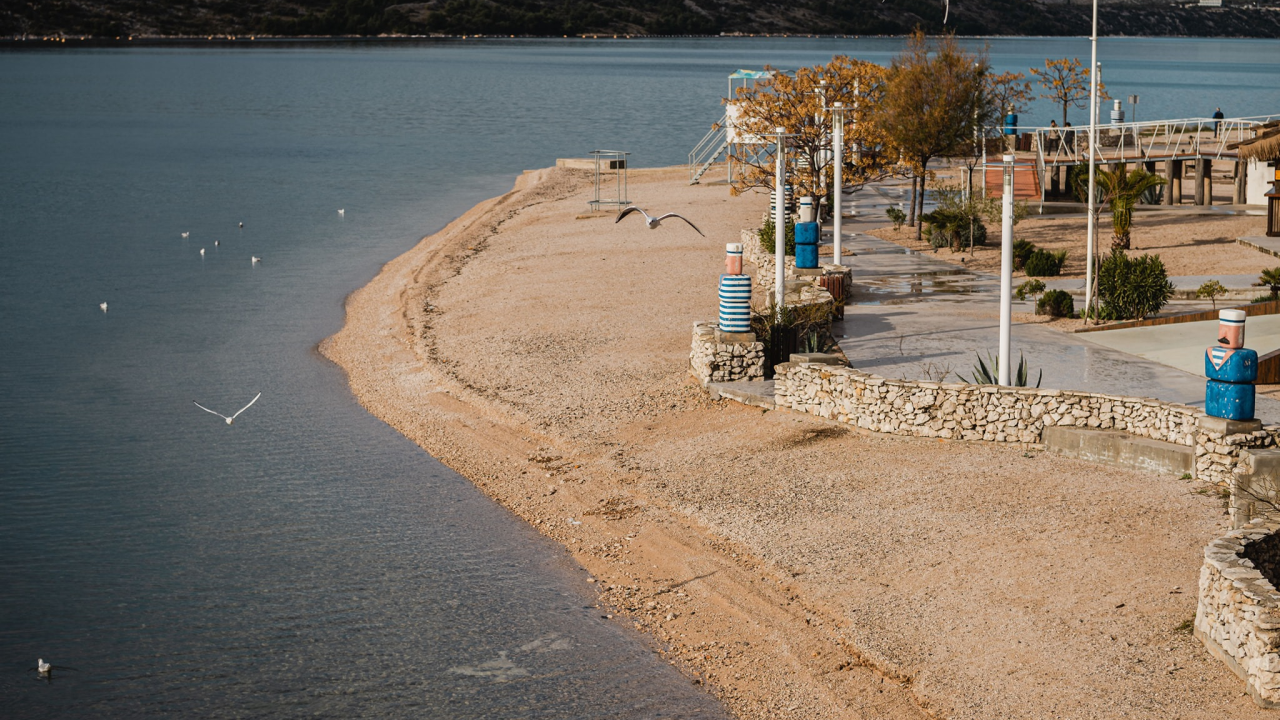 Nedjelja topla uz oblake, kišu i južinu