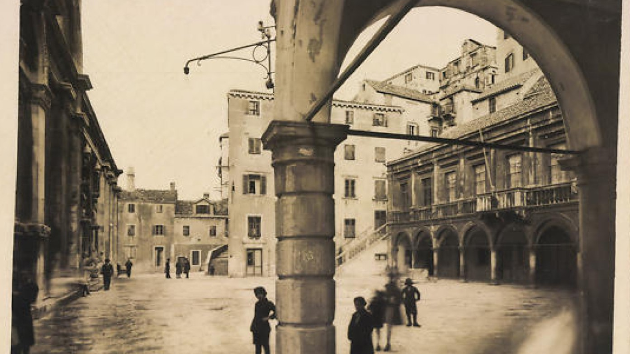 Šibenski leksikon: 'Dica su igrala trilje na šematoriju, a tutuš se samo jujao na tronguzulu'