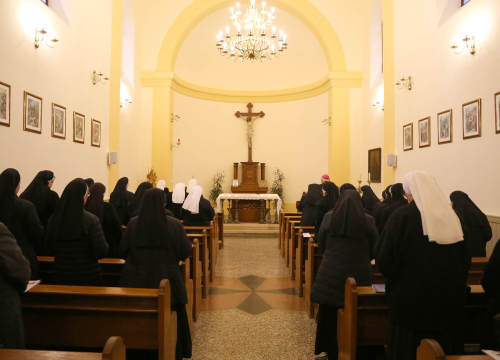 Fotografija 2 - Održan korizmeni susret redovnica i biskupa Tomislava Rogića u Šibeniku