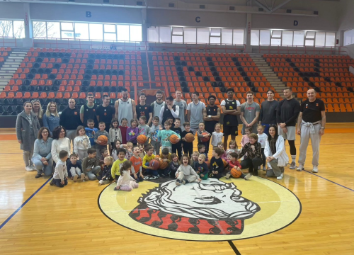 Mališani iz DV Pčelica posjetili igrače Šibenke u dvorani: 'Naši najmlađi i najvjerniji navijači'