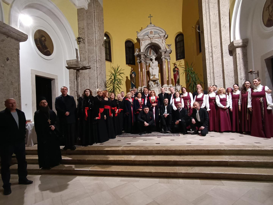 Stoljetna tradicija pučkih korizmenih napjeva: Klape nastupile na korizmenom koncertu u Drnišu