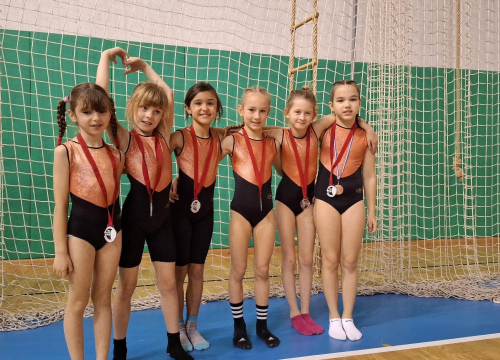 Fotografija 2 - FOTO: Gimnastičari Dišpeta nastupili u Solinu, u dvije konkurencije osvojili ekipnu prvu poziciju