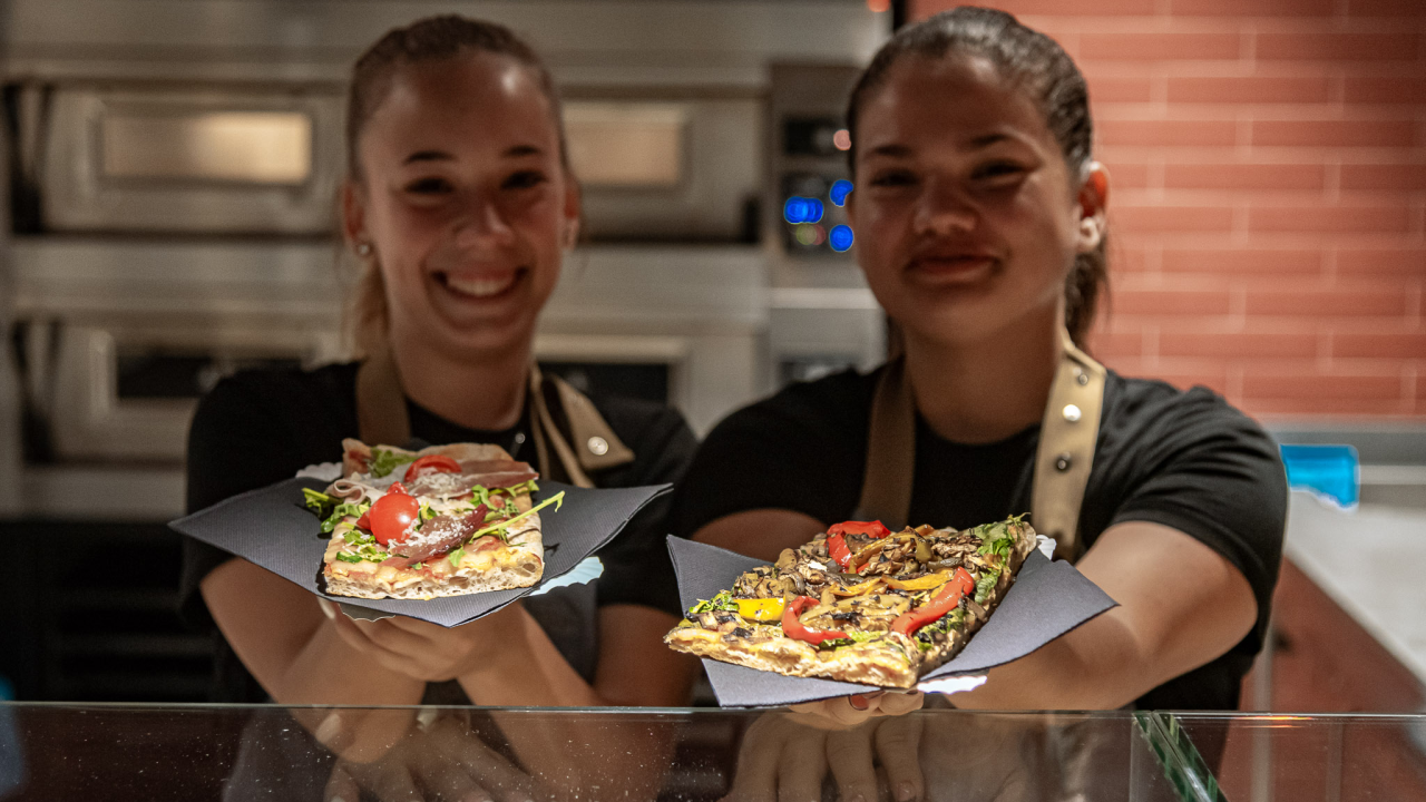 U Pizzaholicu probajte rimsku pinsu i al taglio jer hrskavost mijenja pravila!