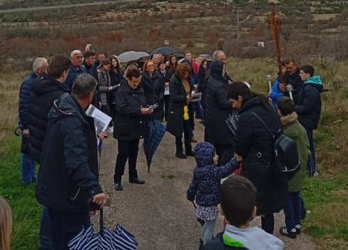 Vjernici u Radnićima unatoč kiši sudjelovali u križnom putu