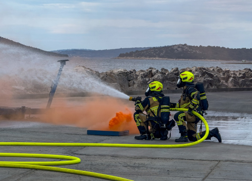 Požar u ACI marini Vodice: Djelatnici i vatrogasci zajedničkim snagama ugasili vatru