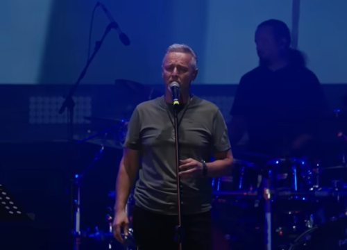 'Devedeset neke': Uoči rasprodanog mega koncerta Thompson objavio novu pjesmu