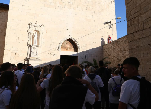 Fotografija 9 - Mladi Šibenske biskupije hodočastili Križnim putem uoči Uskrsa