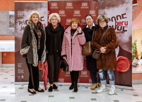 Fotografija 7 - Ljubitelji kazališta s velikim zanimanjem 'pohrlili' u Vodice na premijeru predstave šibenskog HNK