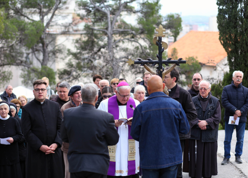 U petak tradicionalni Križni put župa grada Šibenika