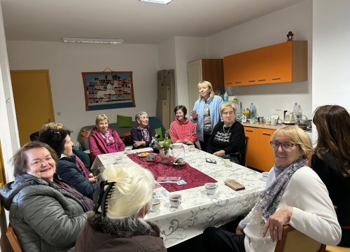 Započele radionice pletenja u sklopu projekta 'Knjiga u ruci, sjećanje u srcu: Pobijedimo demenciju'