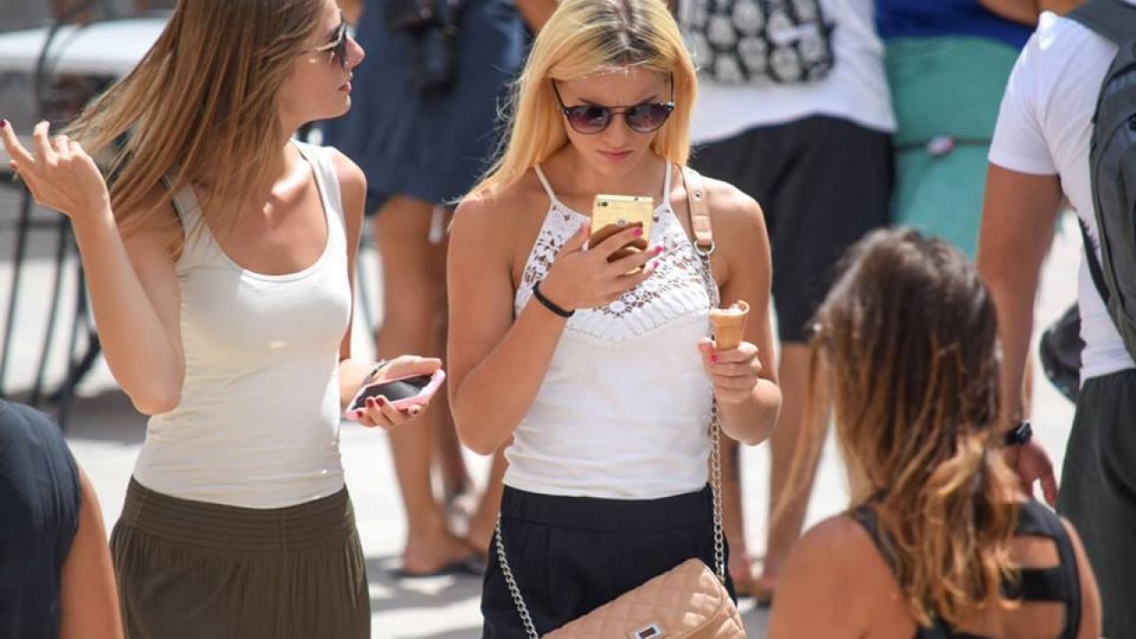 Kibernetički stručnjak poslao upozorenje za koncert: 'Jednom kad se spojite na lažnu wi-fi mrežu - game over'