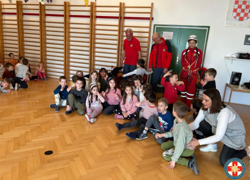 Šibenski HGSS-ovci posjetili DV Vidici, mališane oduševila Tunja