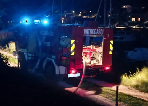 Fotografija 3 - Bilički vatrogasci u nedjelju navečer gasili požar u masliniku