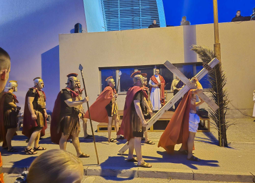 Fotografija 6 - Župljani izveli snažno uprizorenje 'Muke' uoči Velikog tjedna