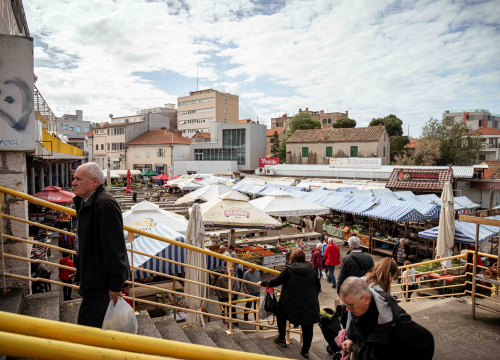 Fotografija 15 - Veliki petak na šibenskoj pijaci: Traži se meso i zelenje, na peškariji nema gužve