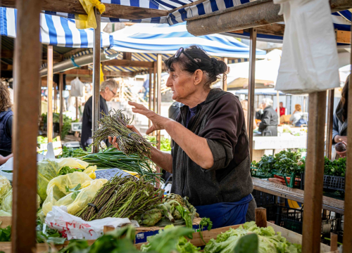 Fotografija 1 - Veliki petak na šibenskoj pijaci: Traži se meso i zelenje, na peškariji nema gužve