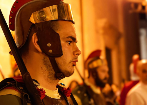 Fotografija 11 - Veliki petak u Vodicama obilježen mirnom procesijom kroz grad