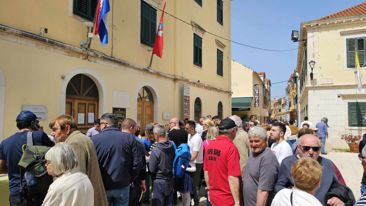 Uskrsni ponedjeljak u Skradinu uz pogače, fritaju i gitaru