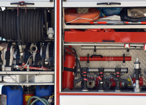 U požaru zgrade poginulo dvoje djece (1 i 5)