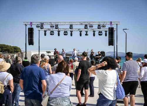 Prvosvibanjska fešta na Jadriji: Neki to vole vruće zagrijali publiku, na Fenikse još stignete