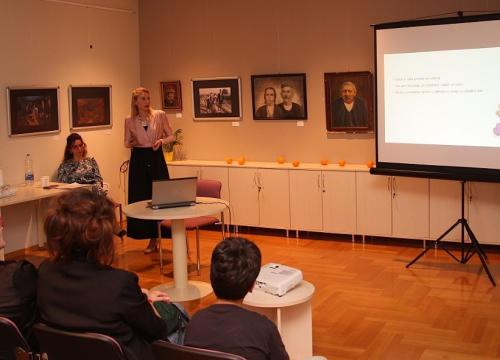 Fotografija 6 - Predavanje farmaceutkinja Sanje Radas i Martine Silov u vodičkoj knjižnici