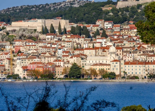 Sunčano s burom
