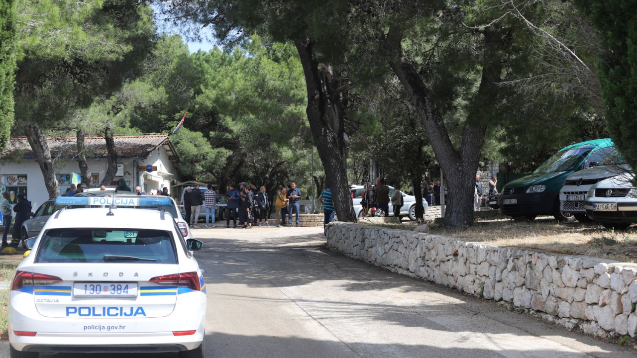 Inspektori pokušali zapečatiti kamp Jazina, Tišnjani mirnim okupljanjem iskazali nezadovoljstvo