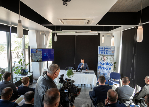 Fotografija 9 - Paško Rakić predstavio program i listu: 'Poseban naglasak dati ću na razvoj unutrašnjosti županije'
