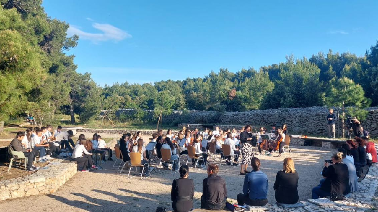 'Kad se male ruke slože': Učenici šibenske i omiške glazbene škole priredili nezaboravan koncert u kanalu sv. Ante