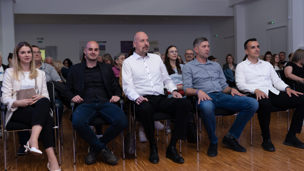 Paško Rakić Kninu poklonio kazališnu večer umjesto političkog skupa