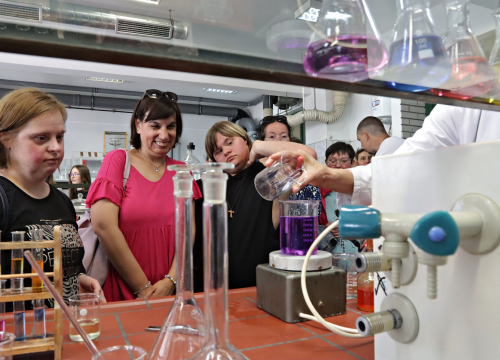 Fotografija 2 - Kamenčići zavirili u svijet šibenske Medicinske škole