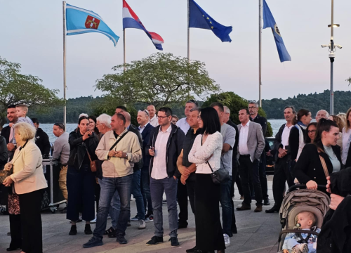 Fotografija 17 - HDZ Šibensko-kninske županije proslavio 35. obljetnicu: Finale slavlja uz šibenski koncert 'Četiri Tenora'