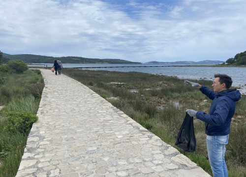 Fotografija 3 - Održana akcija čišćenja obale u Kanalu sv. Ante: Uklonjena značajna količina otpada