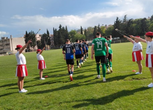 Fotografija 3 - Drniške mažoretkinje prvi put otvorile utakmicu