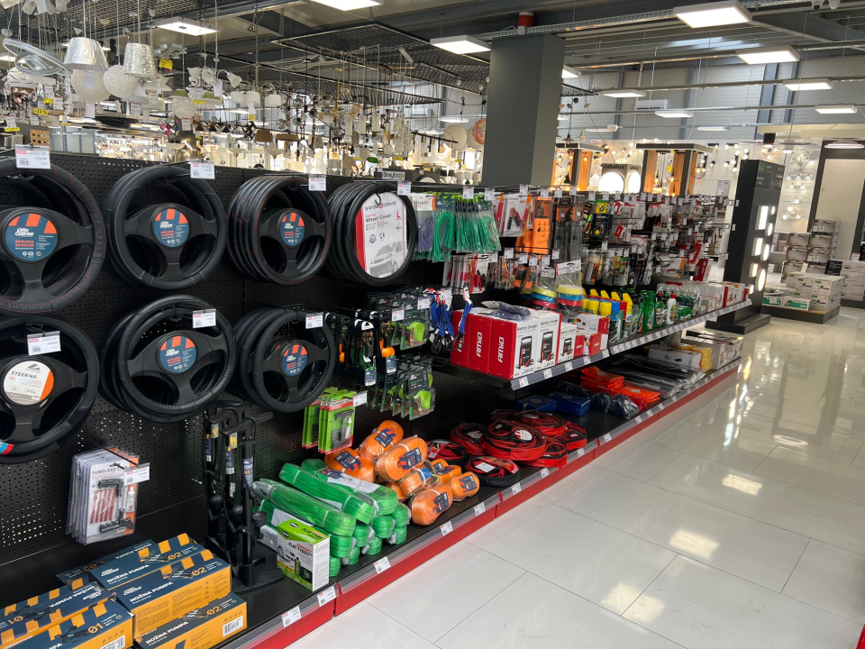 FOTO Besplatna hrana i piće, ogromni popusti i zabava – Građa preuredila svoju poslovnicu u Šibeniku!