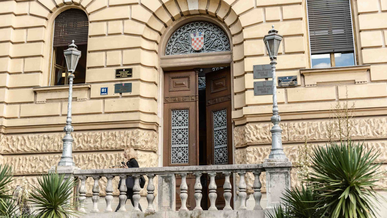 Krivotvorio vozačku pa pokušao preći granicu na Strmici: Državljanin BiH (28) završio na sudu u Šibeniku