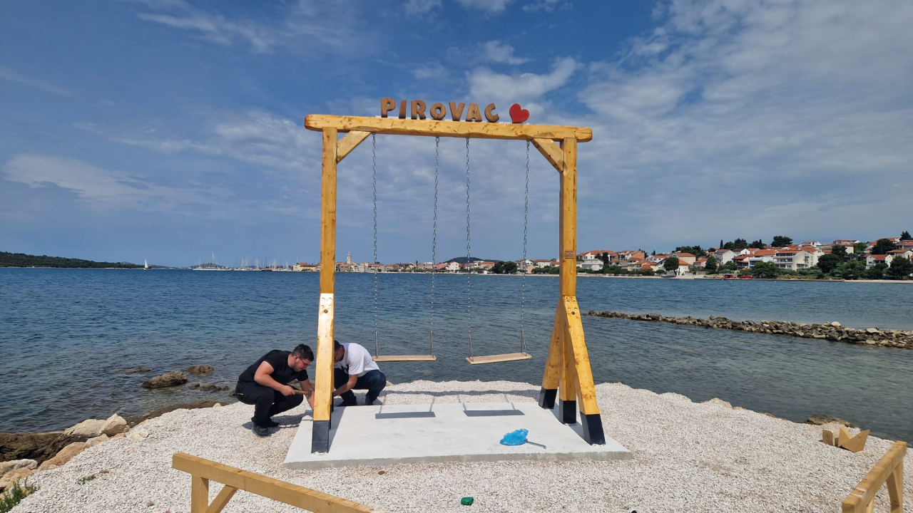 Pirovac dobio novu atrakciju na šetnici Makirina