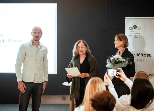 Mateu Grgurici i vodičkoj knjižnici uručene nagrada i priznanje Centra za inkluziju Šibenik