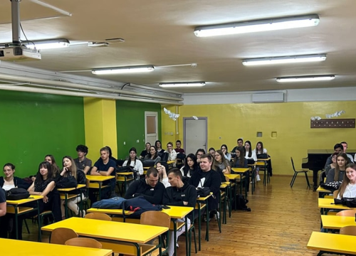 Ivana Bulat šibenskim gimnazijalcima predstavila roman 'Panta rei', oni je oduševili svojim angažmanom