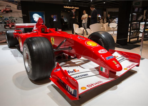 Schumacherov bolid iz 2001. prodan za 13,43 milijuna eura