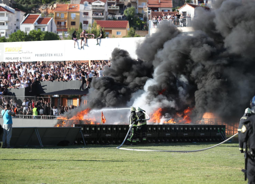 Epilog derbija: 29 privedenih, 36-godišnjak koji se autom zaletio u vozilo ispred sebe i ozlijedio policajca bit će kažnjeno gonjen zbog ugrožavanja života