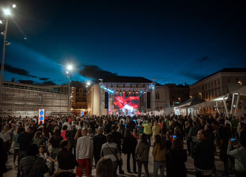 Koncert Dalmatina na Poljani obilježio zadnji dan kampanje i Dan državnosti