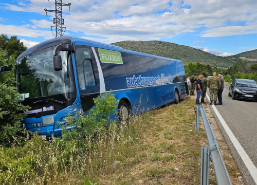 Nesreću u Mihaljevićima skrivio drogirani 35-godišnjak: Udario u autobus pun vojnika i teretno vozilo