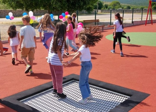 Postor za igru najmlađih: U Mirlović Zagori svečano otvoreno dječje igralište