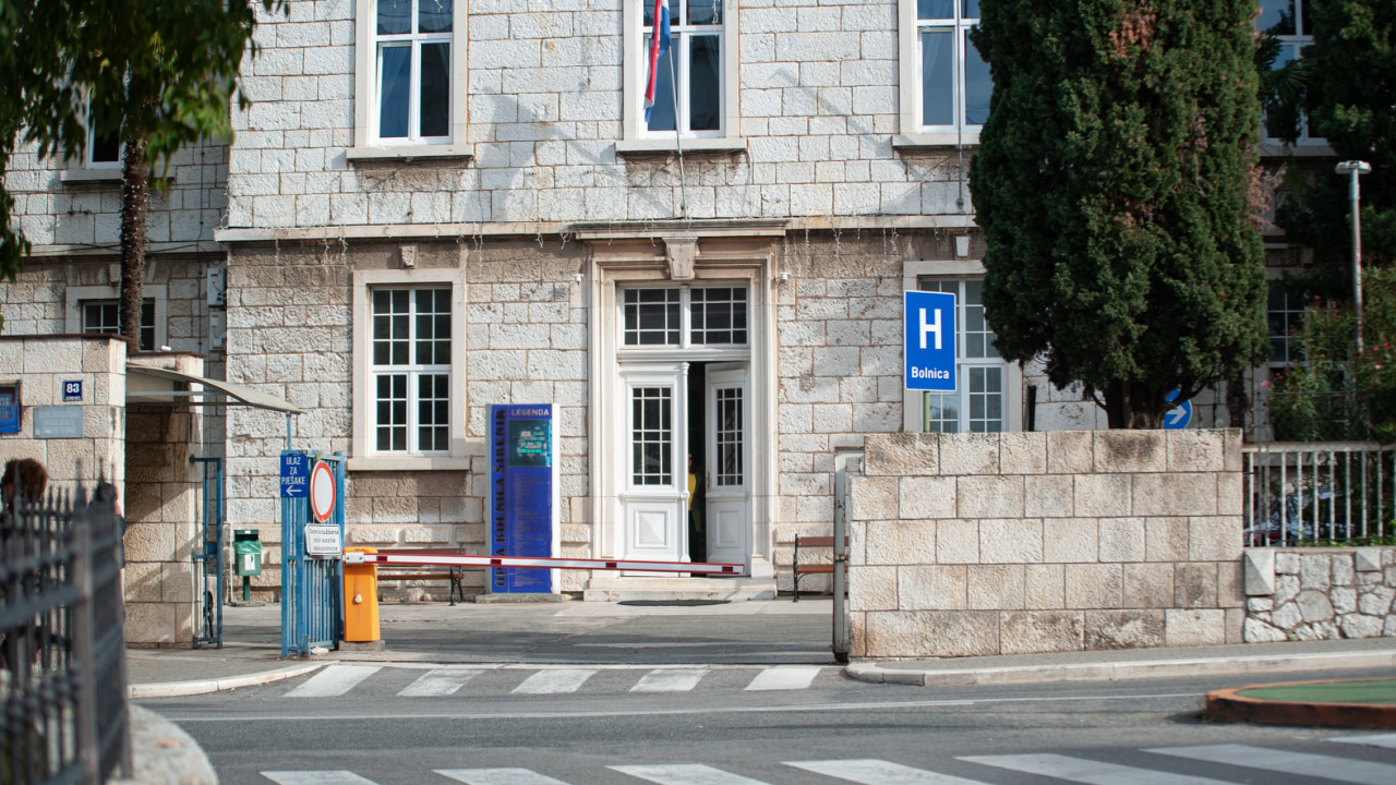 Novim pravilnikom liječnici će smjeti raditi kod privatnika tek nakon pet godina staža