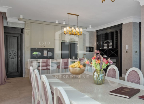 Fotografija 4 - 'Dvorac' u centru Vodica: Na oglasima osvanula luksuzna vila od 530 kvadrata