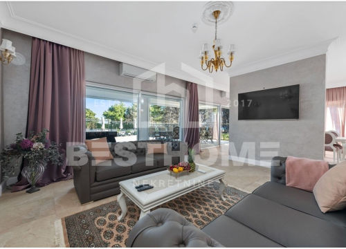 Fotografija 12 - 'Dvorac' u centru Vodica: Na oglasima osvanula luksuzna vila od 530 kvadrata