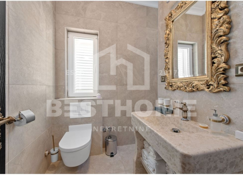 Fotografija 15 - 'Dvorac' u centru Vodica: Na oglasima osvanula luksuzna vila od 530 kvadrata